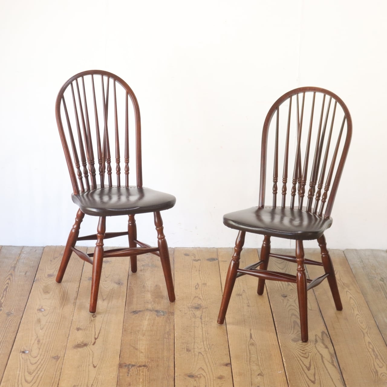 在庫2脚 秋田木工 ダイニングチェア ウィンザーチェア 椅子 挽き物 曲木 合皮 レザー 茶 1脚/PKT25138