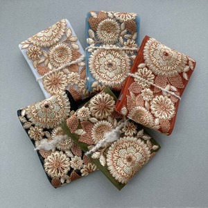 丸い茶縁お花のチュール刺繍リボン（50cmカット）