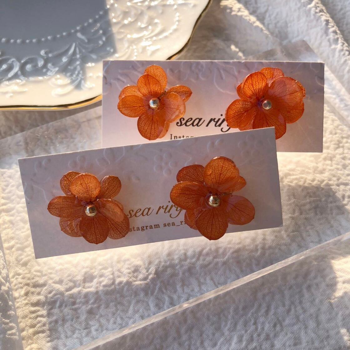 no.893 限定価格 紫陽花のピアス brick orange あじさい 本物のお花