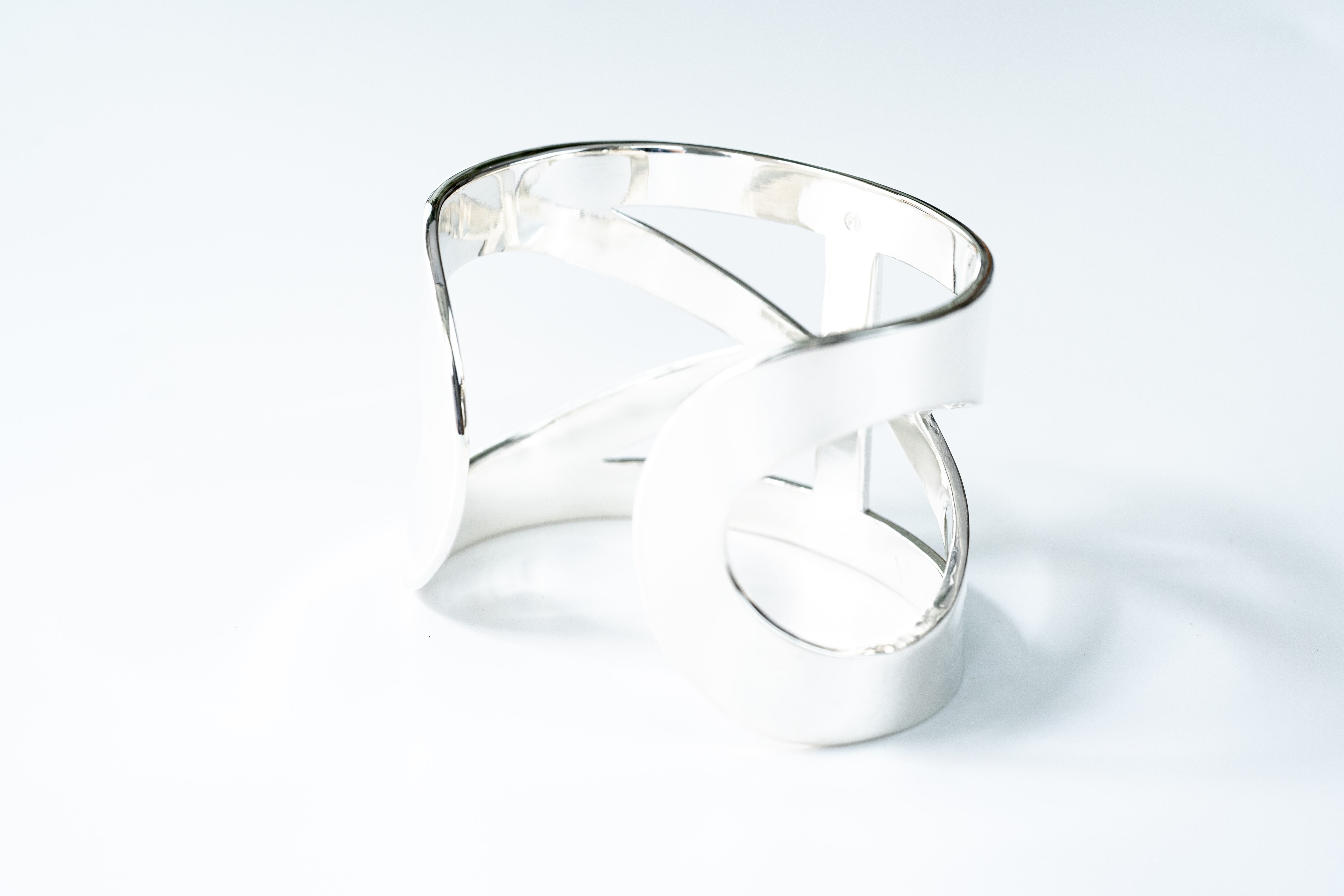 BN-057 See through Mobius bangle | WAKAN SILVER SMITH online store