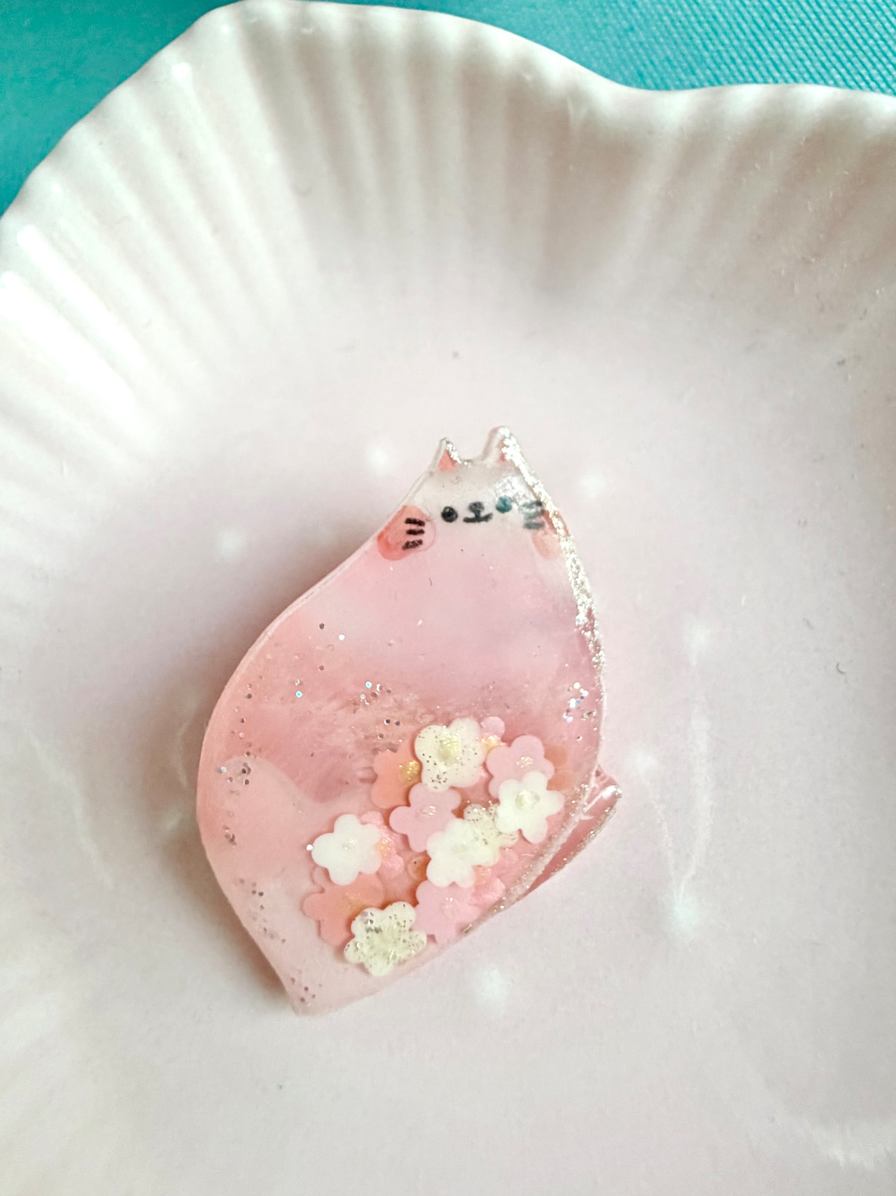 ブローチ『桜の花びらにゃんこ☆』