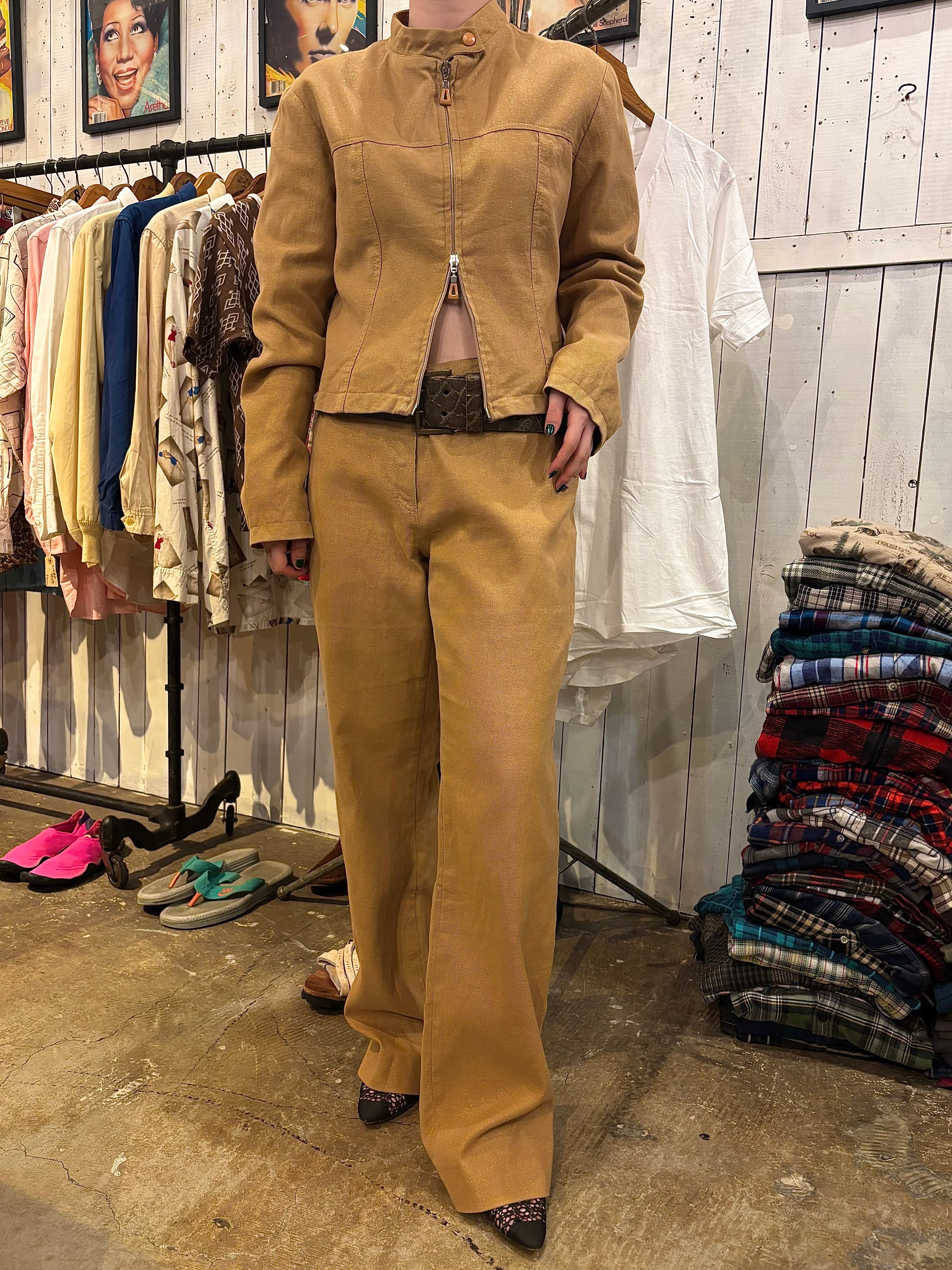 OUTER | JANTIQUES OUTER | JANTIQUES