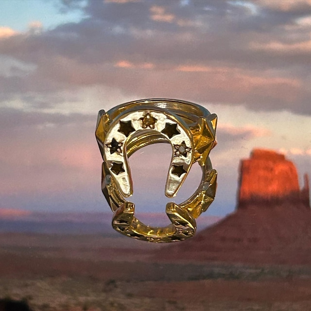 HOSESHOE RING