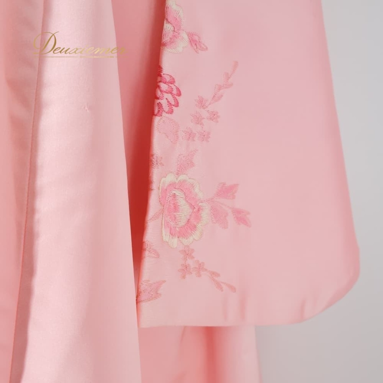 韓国伝統衣装 チマチョゴリ ピンク系 明るい トップス ワンピース ドレス インナー 花 花柄 刺繍 チマ チョゴリ 白 民族衣装 還流 韓服 イベント コスプレ 仮装 舞台 ステージ かわいい 華やか 光沢 ダンス ホワイト系