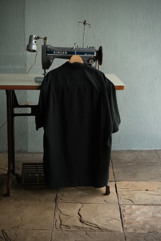 Utah/ 90's "PERRY ELLIS" geometric all silk open collar short-sleeve shirt