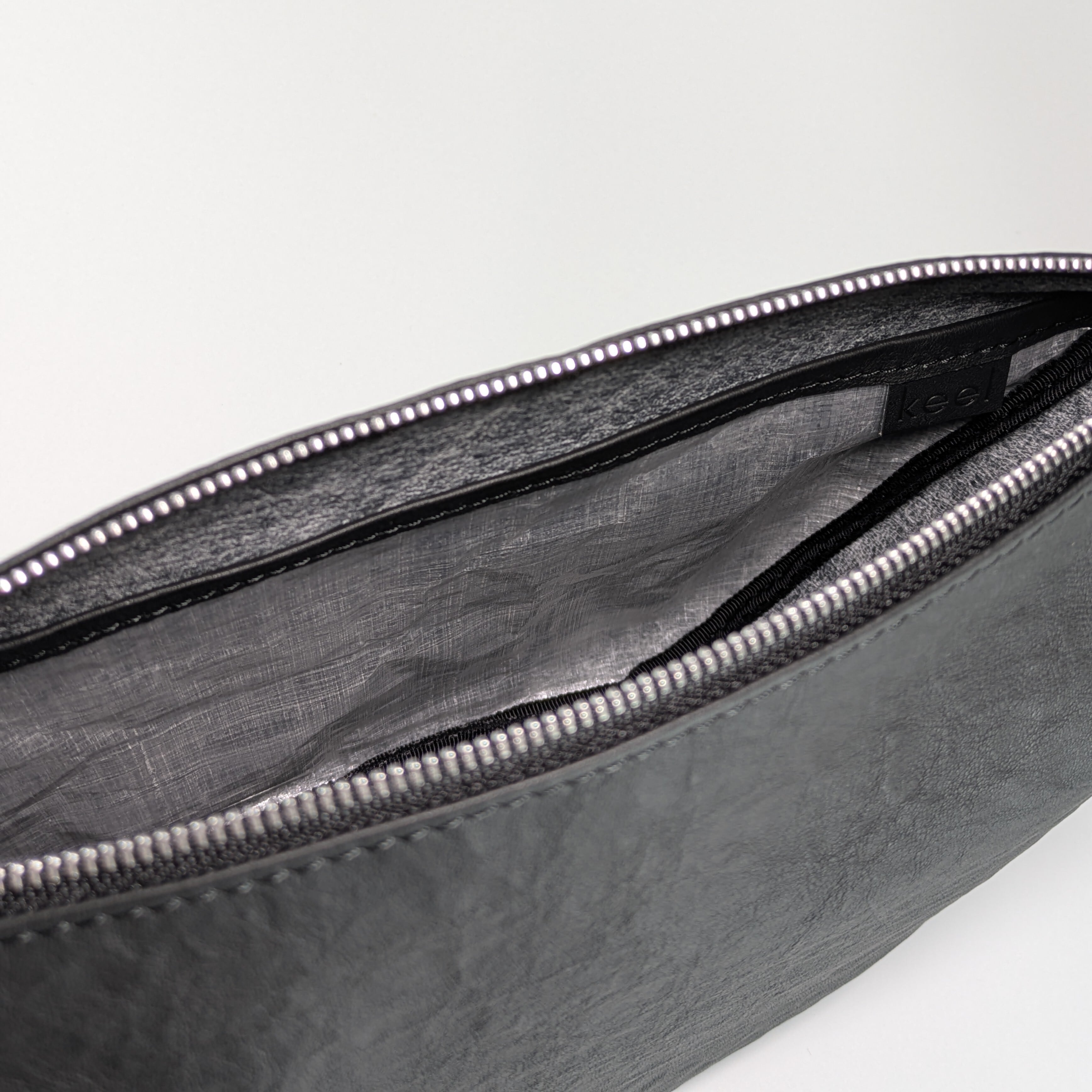 ミニショルダー ダイニーマレザー black | keel