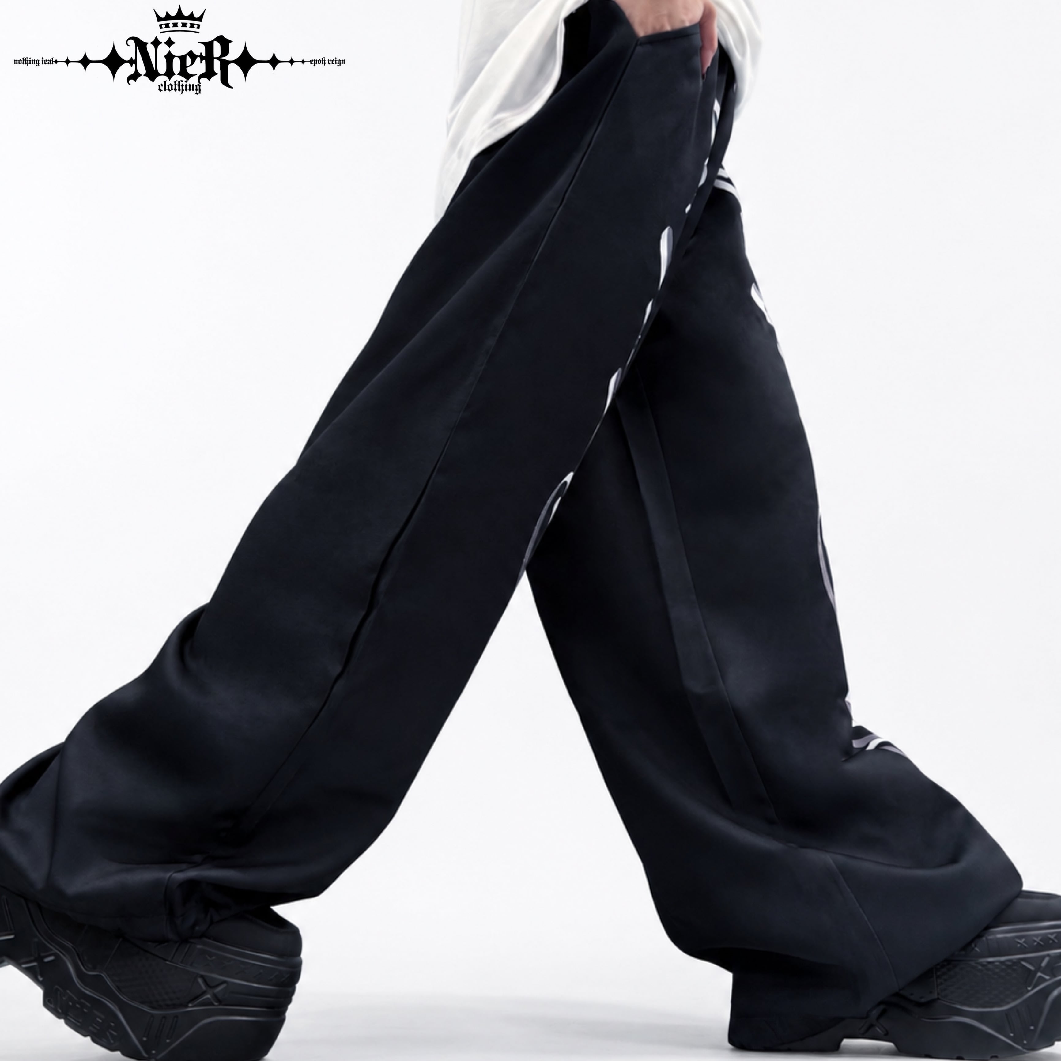 8/4日目玉大特価》裾ドロストMEN'S DOUBLE LOGO WIDE PANTS | NIER