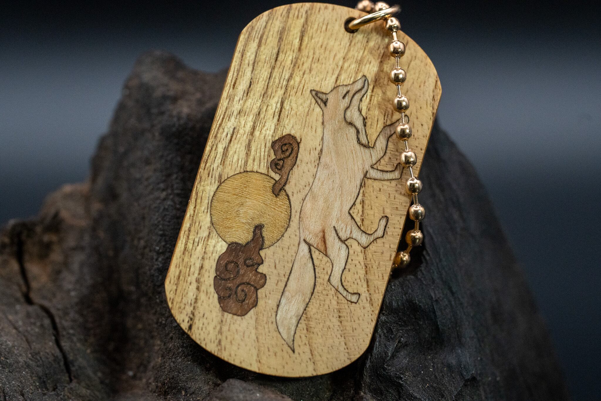 【黄金の木】 御蔵島 金桑 ドッグタグ 象嵌 十五夜きつね