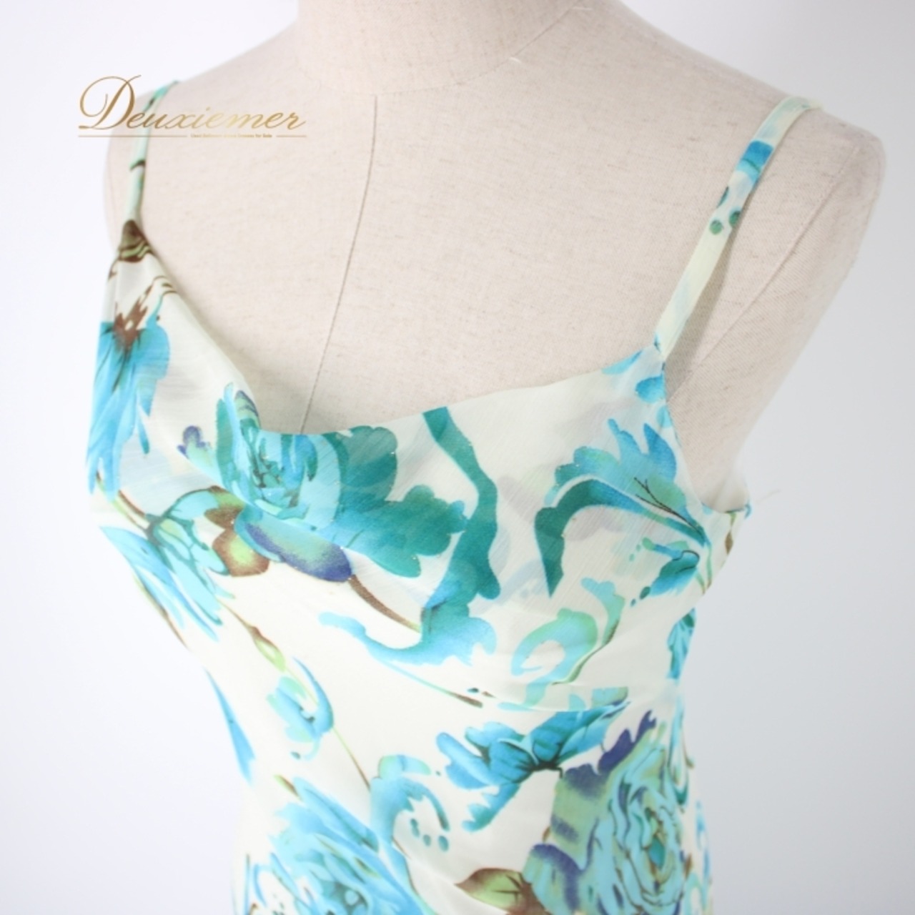 社交ダンス 衣装 スタンダード ドレス ワンピース レッスンウェア パーティドレス 白 水色 ホワイト系 ブルー系 ICHIOKU イチオク 花柄 フェミニン ロングドレス エレガント 薄手 通気性 ストレッチ ナイトパーティー おしゃれ 可愛い シンプル 2010年代 流行 トレンド レースデザイン 上品