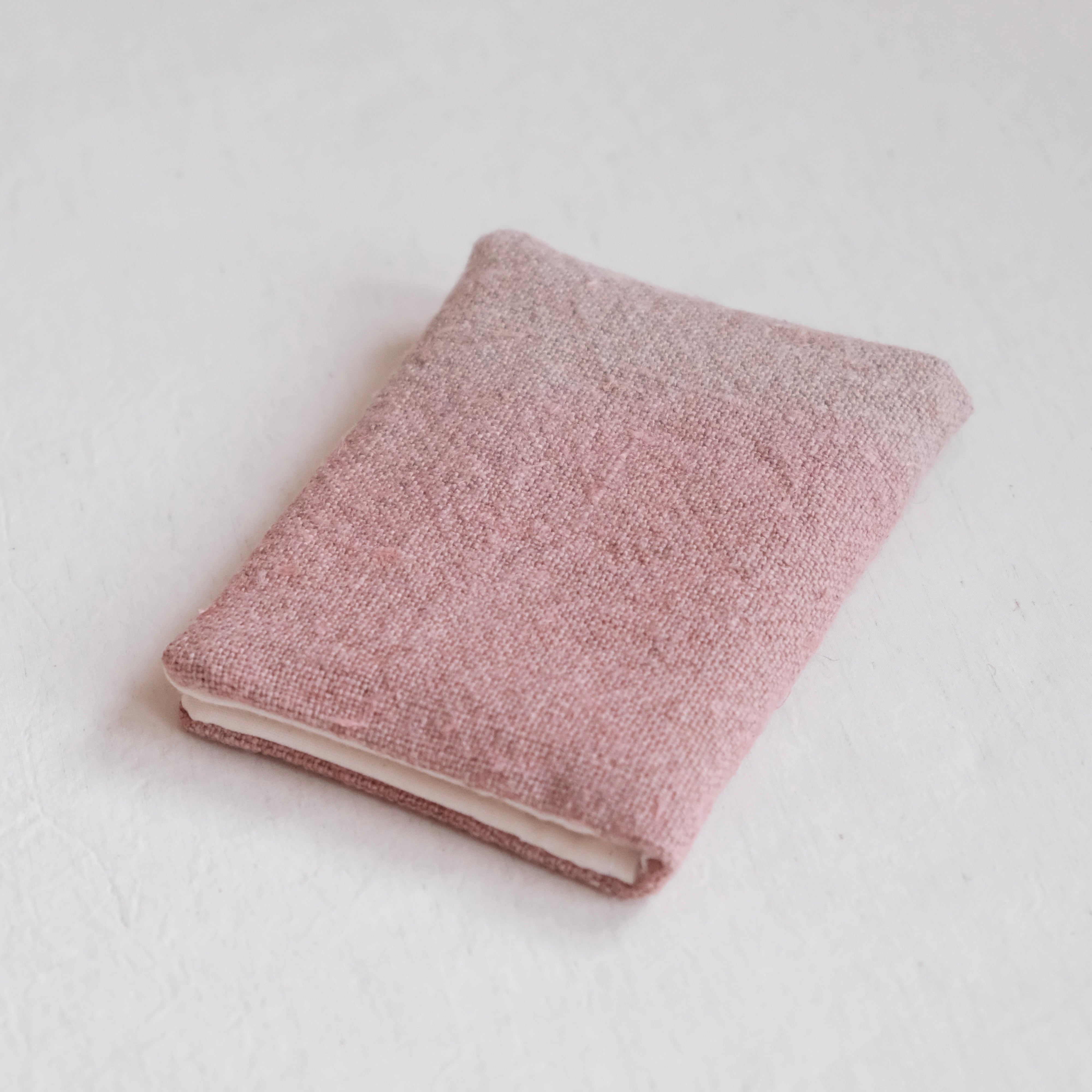 〈 桜と茜の染め 〉リネンのポーチ