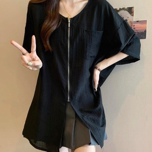 【送料無料】 ブラウス 2色 トップス ロング丈 チュニック ゆったり 半袖 Vネック Aライン フレア プルオーバー ファスナー 薄手生地 無地 かわいい 大人可愛い 大人女子 こなれ感 シンプル カジュアル 大人 上品 おしゃれ お洒落 ラフ コンサバ ガーリー デート お出かけ お茶会 女子会 休日 授業参観 夏 30代 40代 女性用 レディース 着回し プチプライス カラバリ デイリーユース 普段使い ファッション 定番アイテム 着痩せ 垢抜け ブラック ホワイト 大人カラー モノトーン