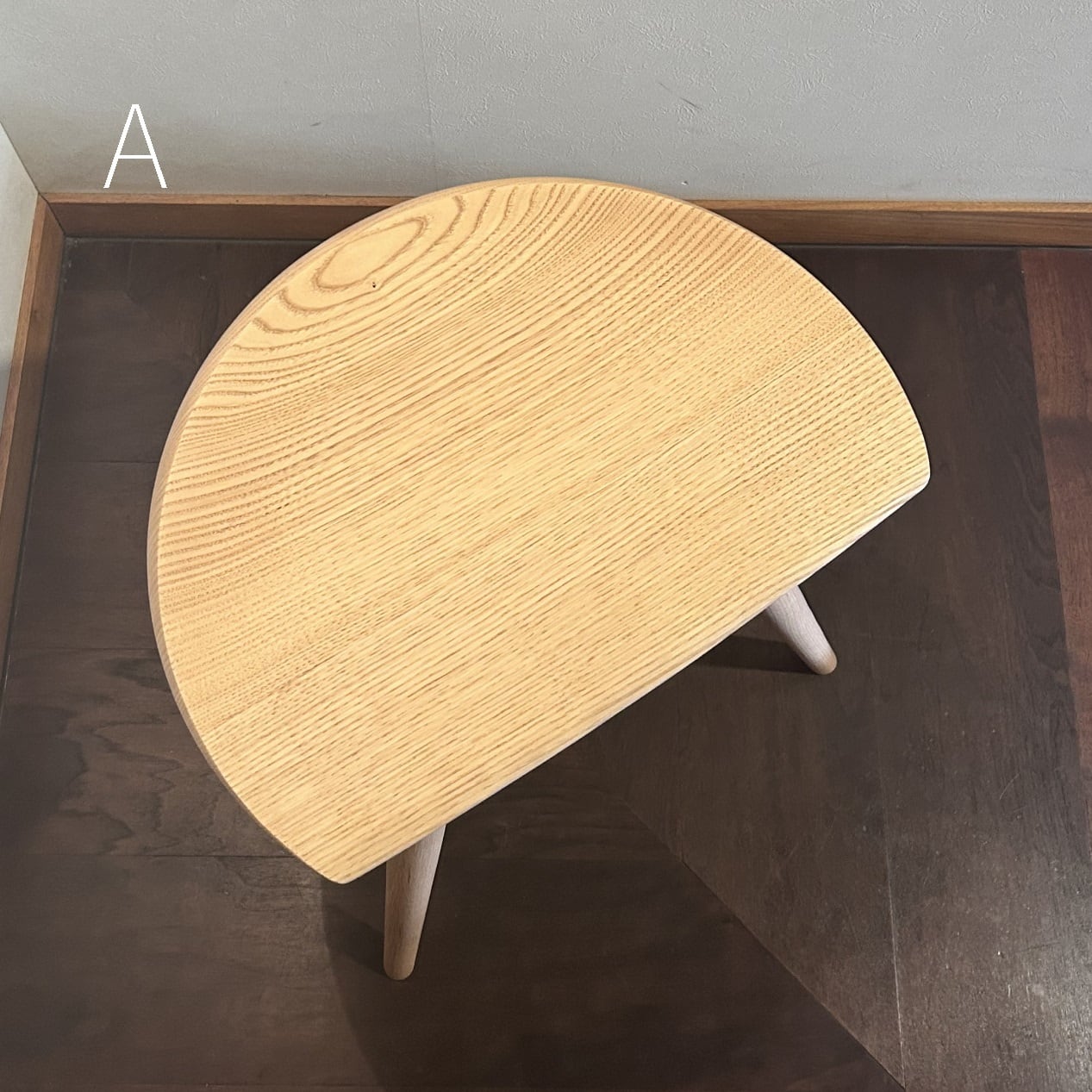 ムーンスツール挽脚 クリ Moon stool - Chestnut | 飛騨高山 家具工房