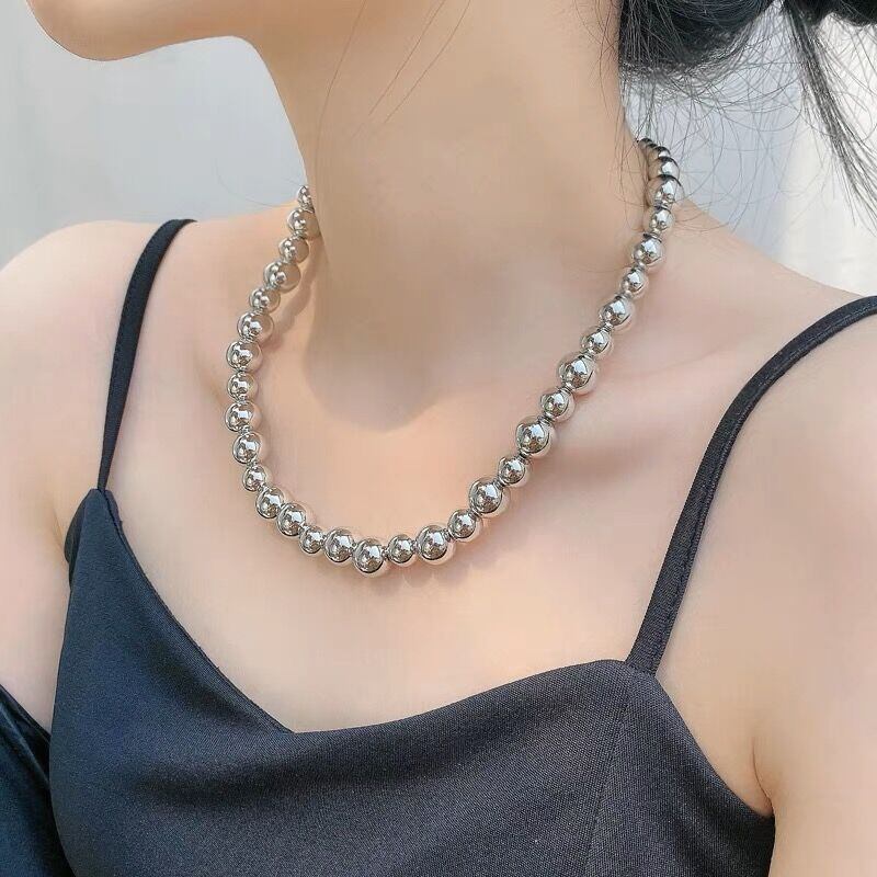 ボールネックレス