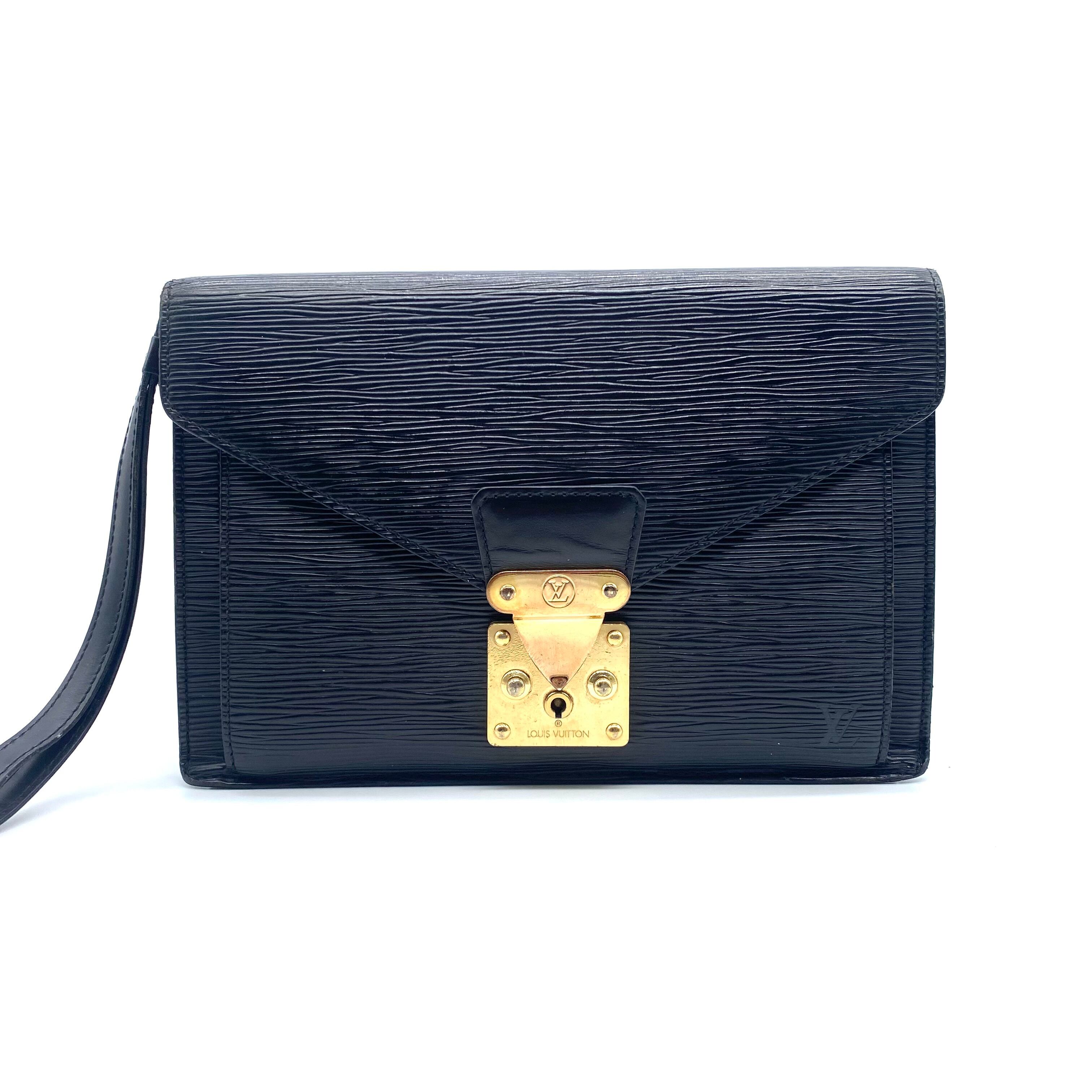 Louis Vuitton Epi Serie Dragonne Clutch Bag Black / ルィ・ヴィトン  