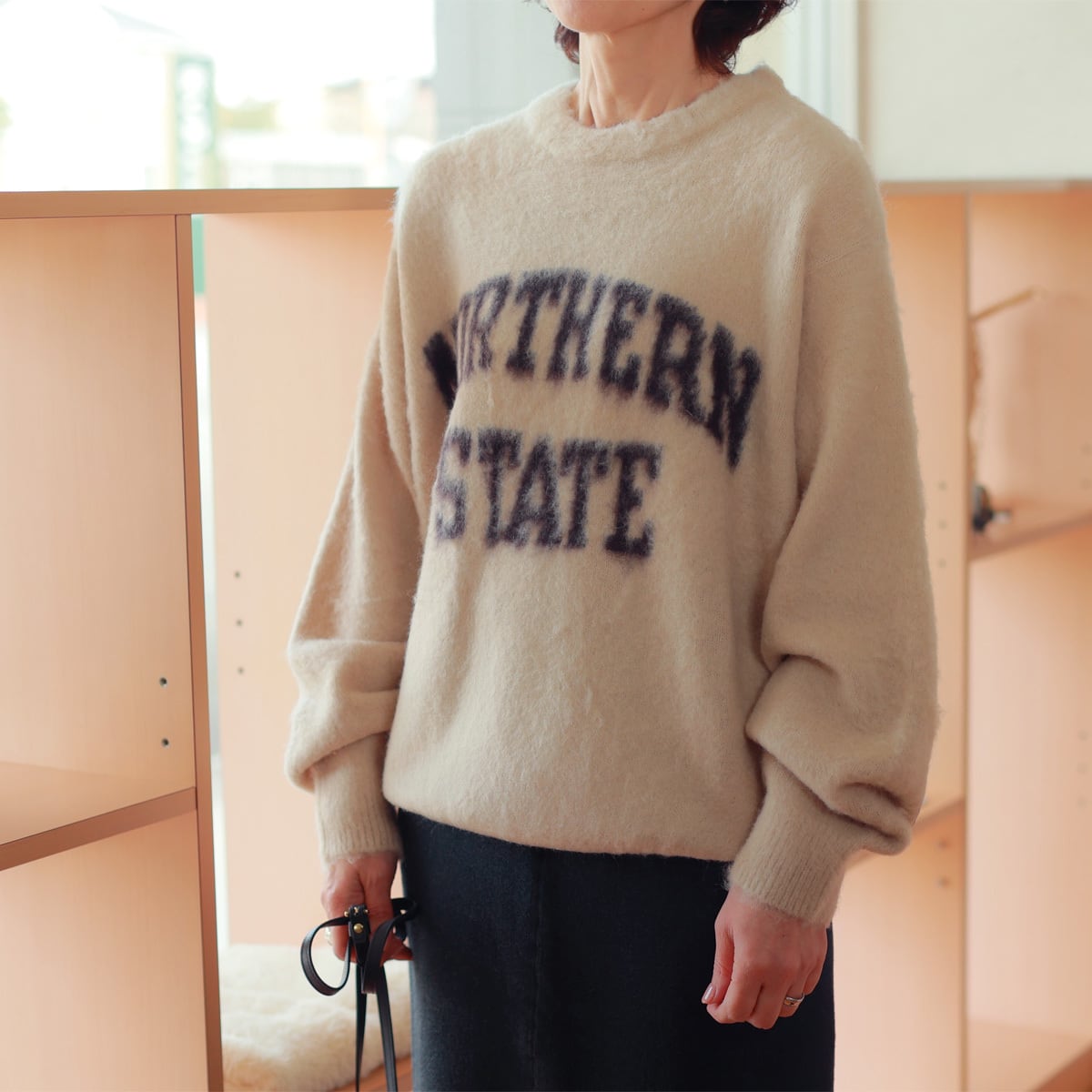 REMI RELIEF (レミレリーフ) ふんわりスリーブ レタードシャギーニット