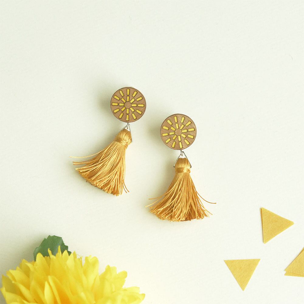 タッセルたんぽぽ ウッドピアス/イヤリング
