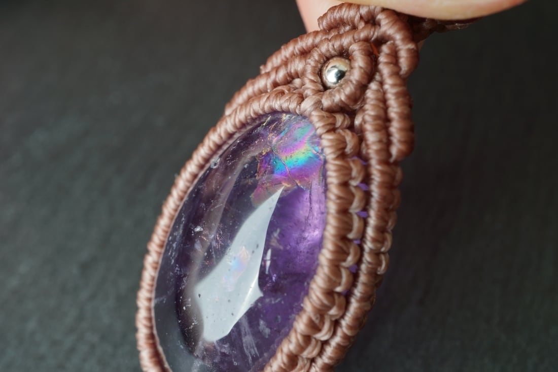 虹入りアメジストのマクラメネックレス - magic time -【一点物