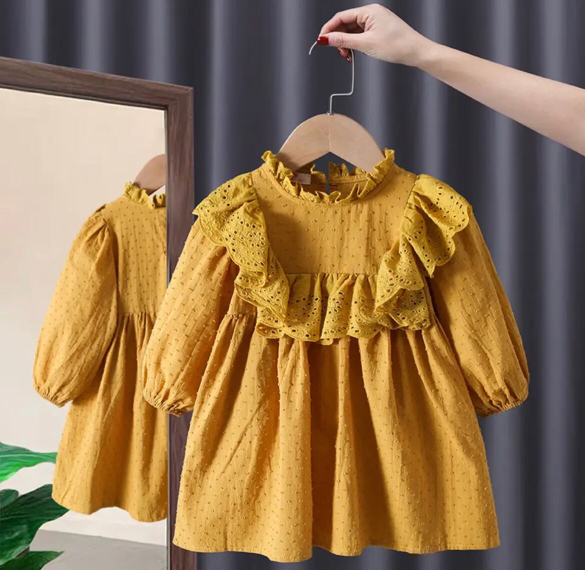 レースの可愛いワンピース