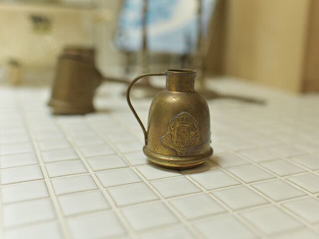 フレンチアンティーク シャトー・ティエリーの紋章が入った銅製カップ