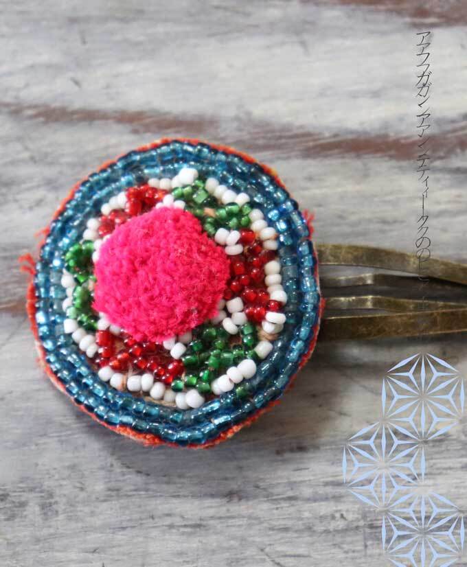 ヘアアクセサリー【ヘアピン】アフガン アンティーク ワッペン 刺繍ビーズ ハンドメイド リメイク 差し色 アクセント (pb900)