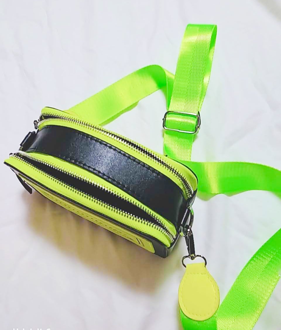 ネオンイエロー ミニバッグ型キーホルダー 楽天市場】送料無料 スマホスタンド キーホルダー キーチェーン