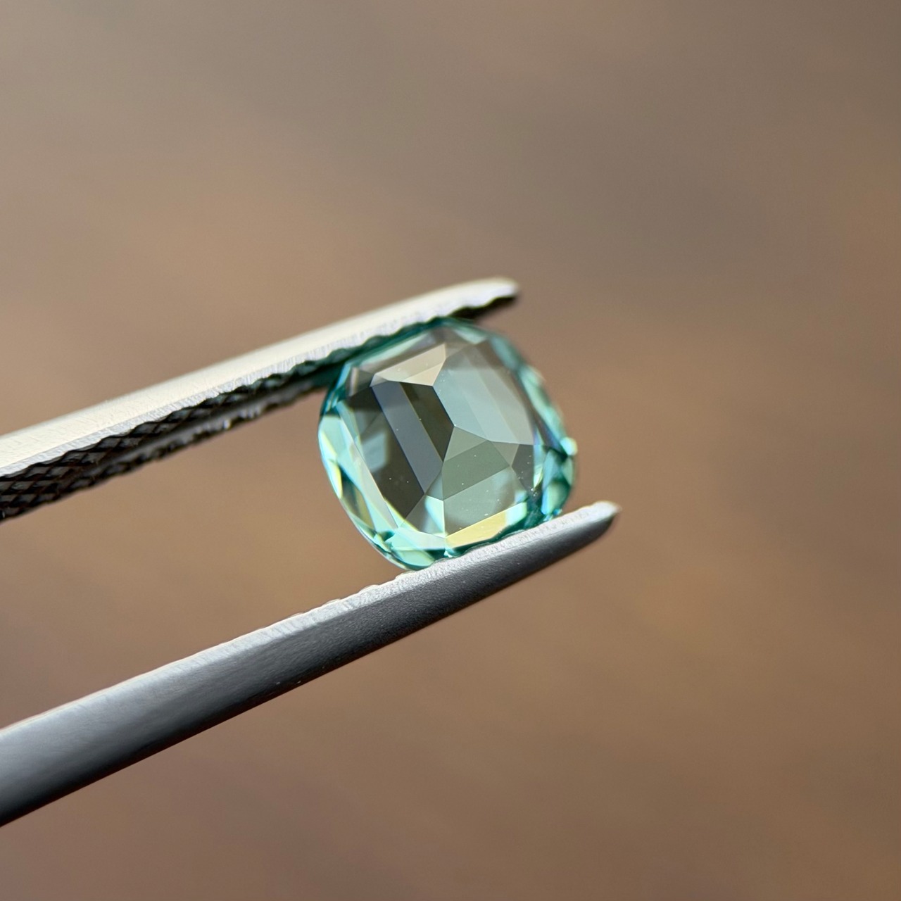 シーフォームトルマリン クッションカット 5.8x5.2mm, 0.79ct, アフガニスタン産