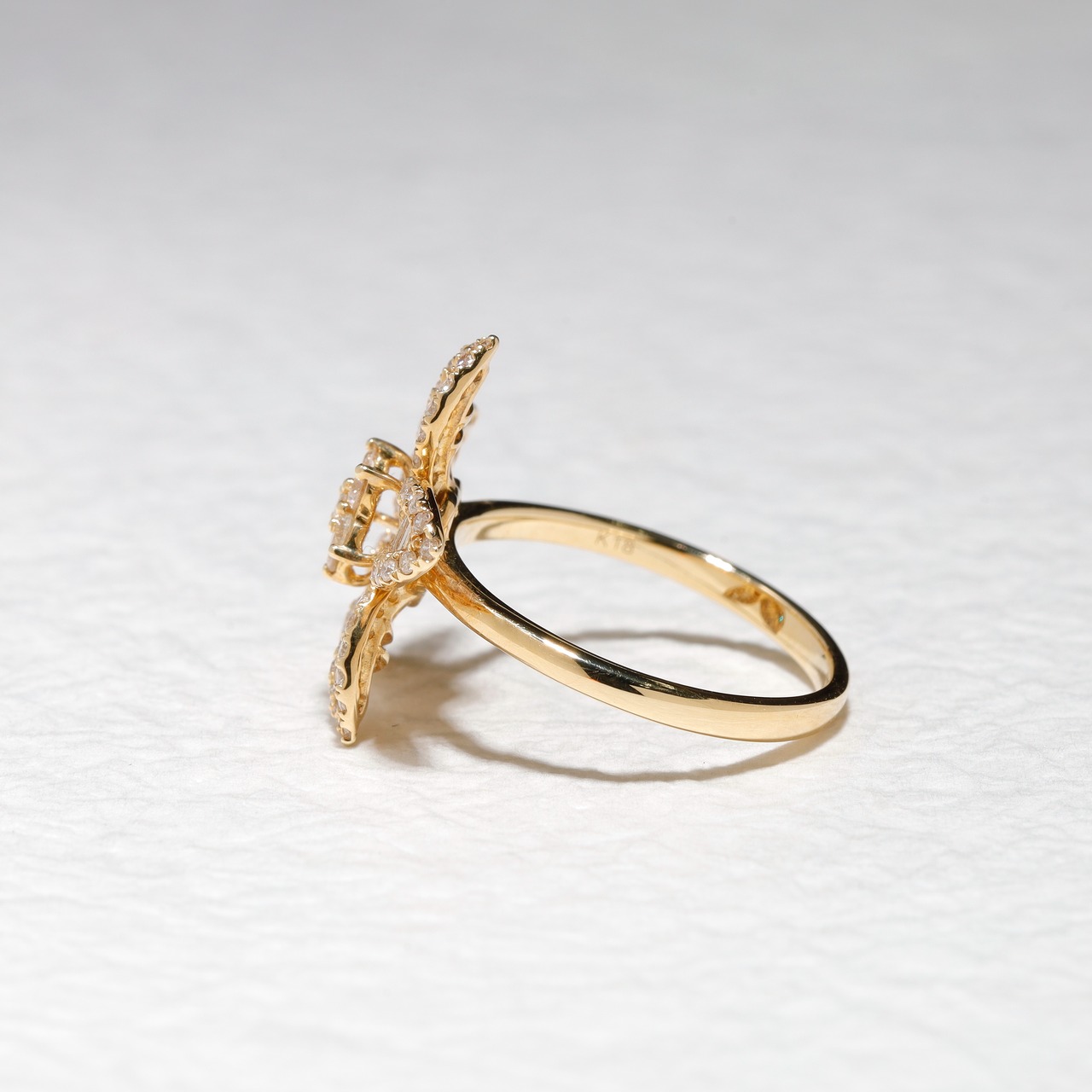 ダイヤモンド デザインリング K18 / 1.000ct