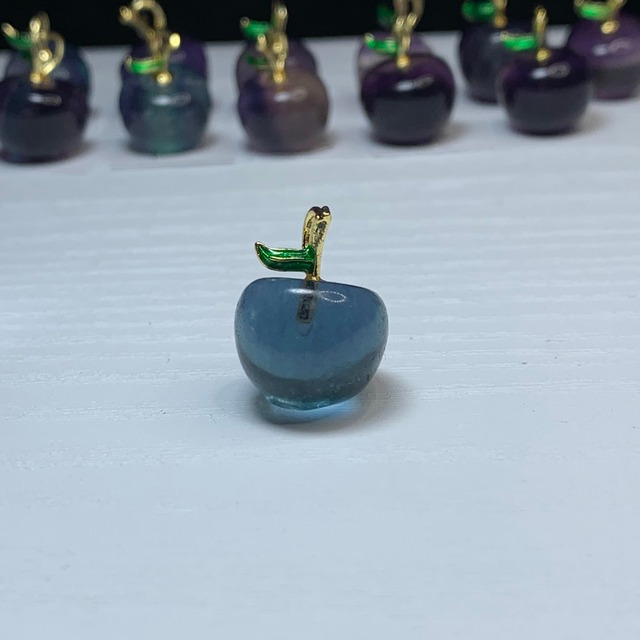 16.フローライトりんご・ペンダントトップ