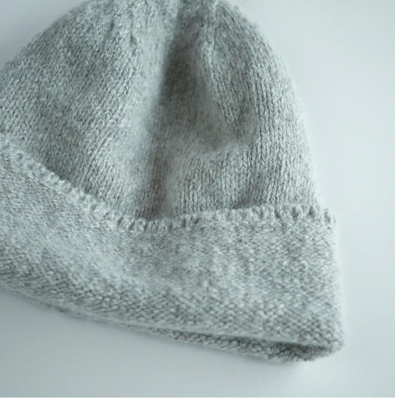 chisaki(チサキ) Emitame カシミヤセーブル miniポンポン付き ニットキャップ