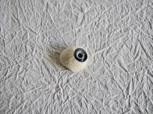 内藤瑠里　和紙の義眼 ” 石の義き眼  14 "