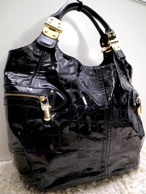 美品20万★AlexanderMcQUEEN アレキサンダーマックイーン クロコ型押し パテントレザー トート バッグ 黒x金★ クロコ調の型押しがお洒落♪