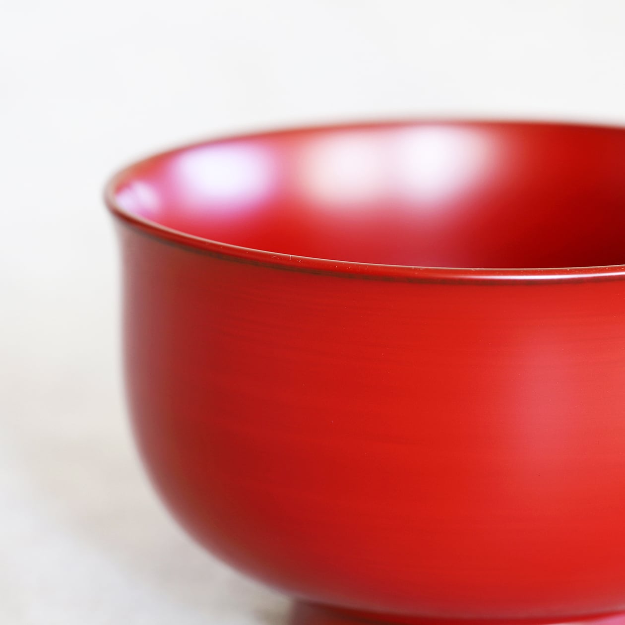 たっぷりサイズの汁椀。お味噌汁やスープをたっぷりといただきたい方に