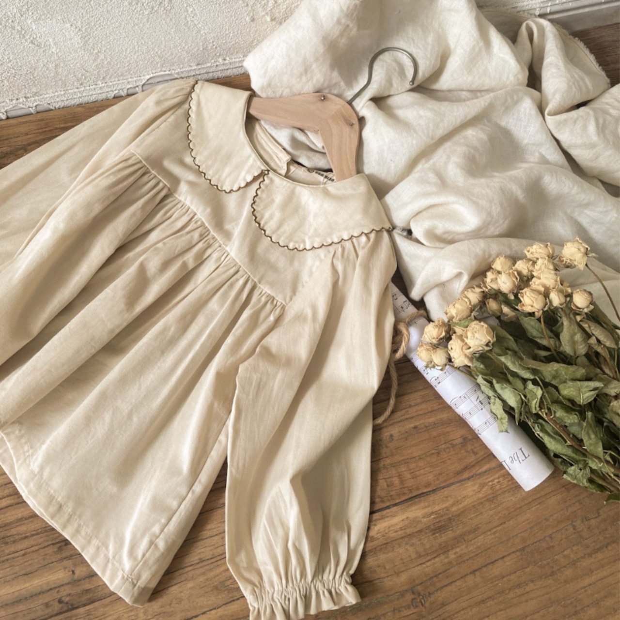 春レトロ刺しゅう裾ブラウス