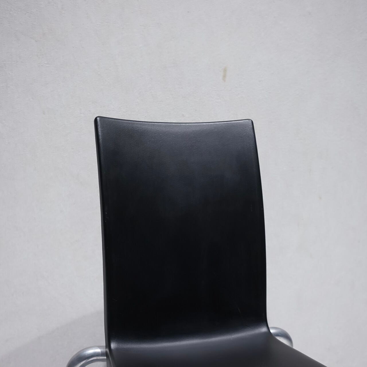 LOUIS（ルイ）チェア（アーム付) ダイニングチェア LOUIS LOUNGE | PRODUCTS | arflex（アルフレックス ジャパン）