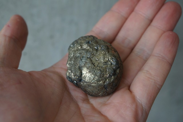 広東省産パイライト 球状結晶 Pyrite 1613