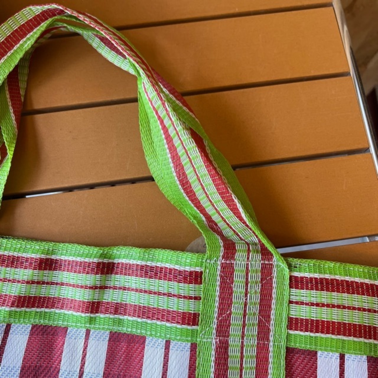 Striped Vinyl Tote Bag　Red check　ビニールトートバッグ ストライプ　レッドチェック　エシカル ビニールバッグ リサイクルプラスチック 雑貨　バッグ　ストライプ　チェック　レッド　赤