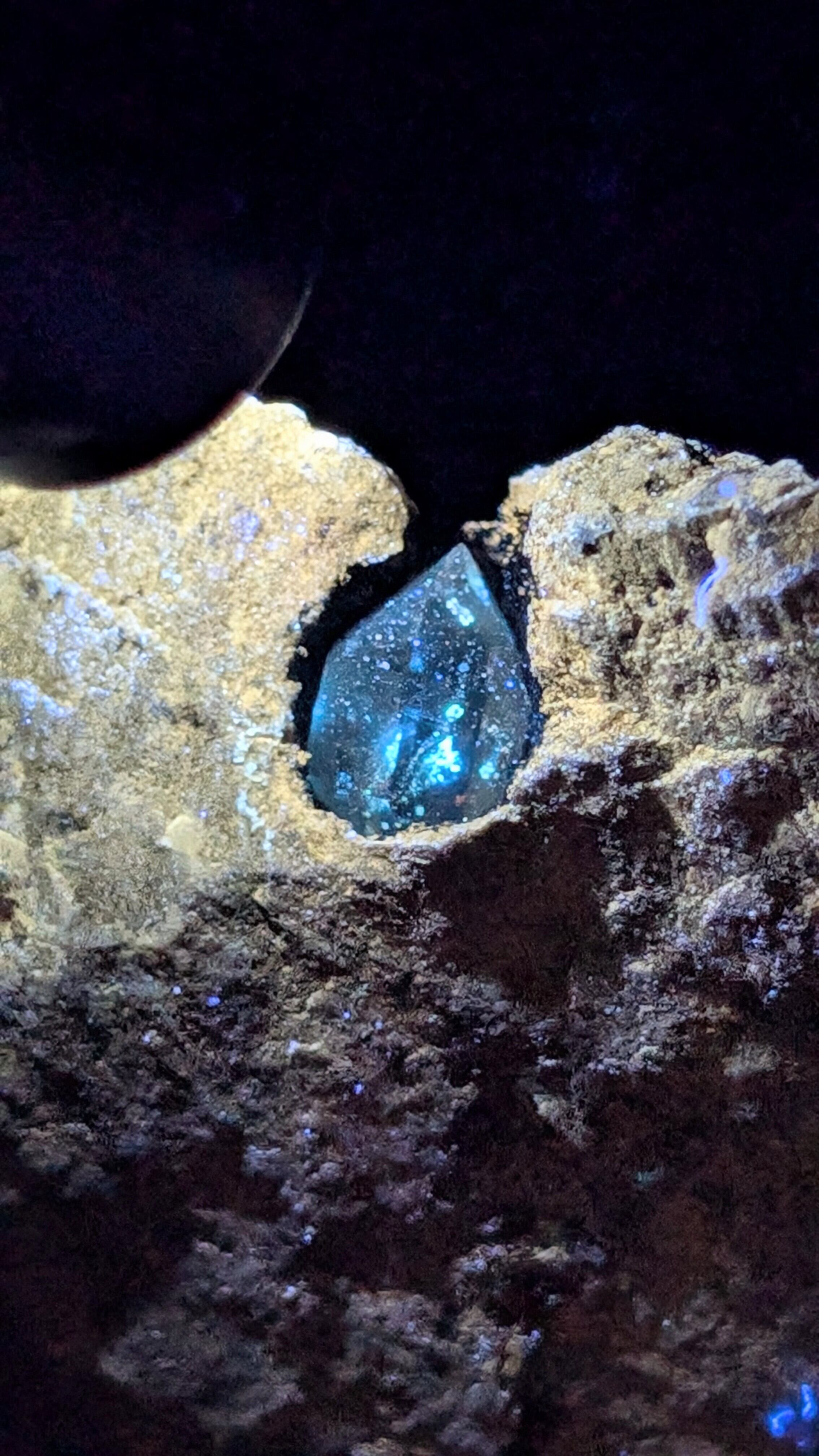 オイルinハーキマーダイヤモンド 母岩付き Herkimer Co, New York, USA 