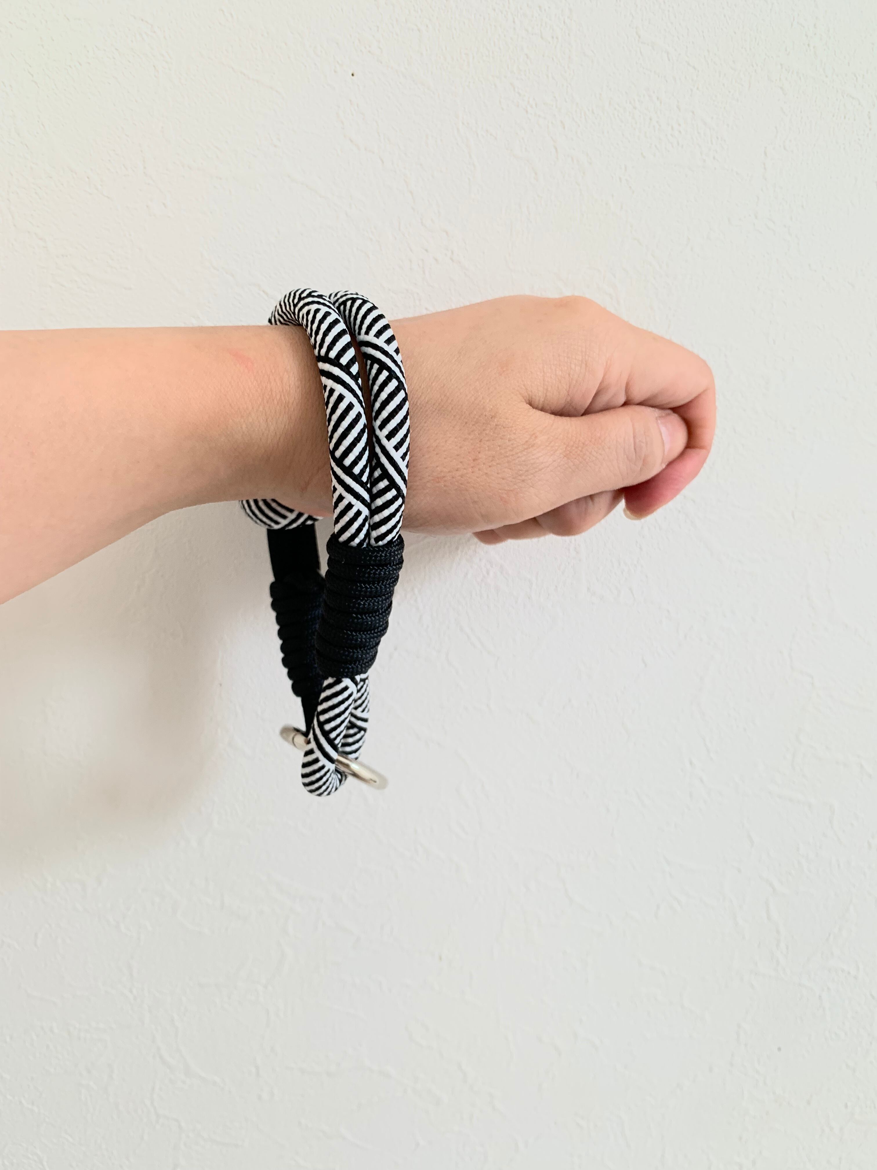 大人かわいい handstrap パラコード | BLUESTORES