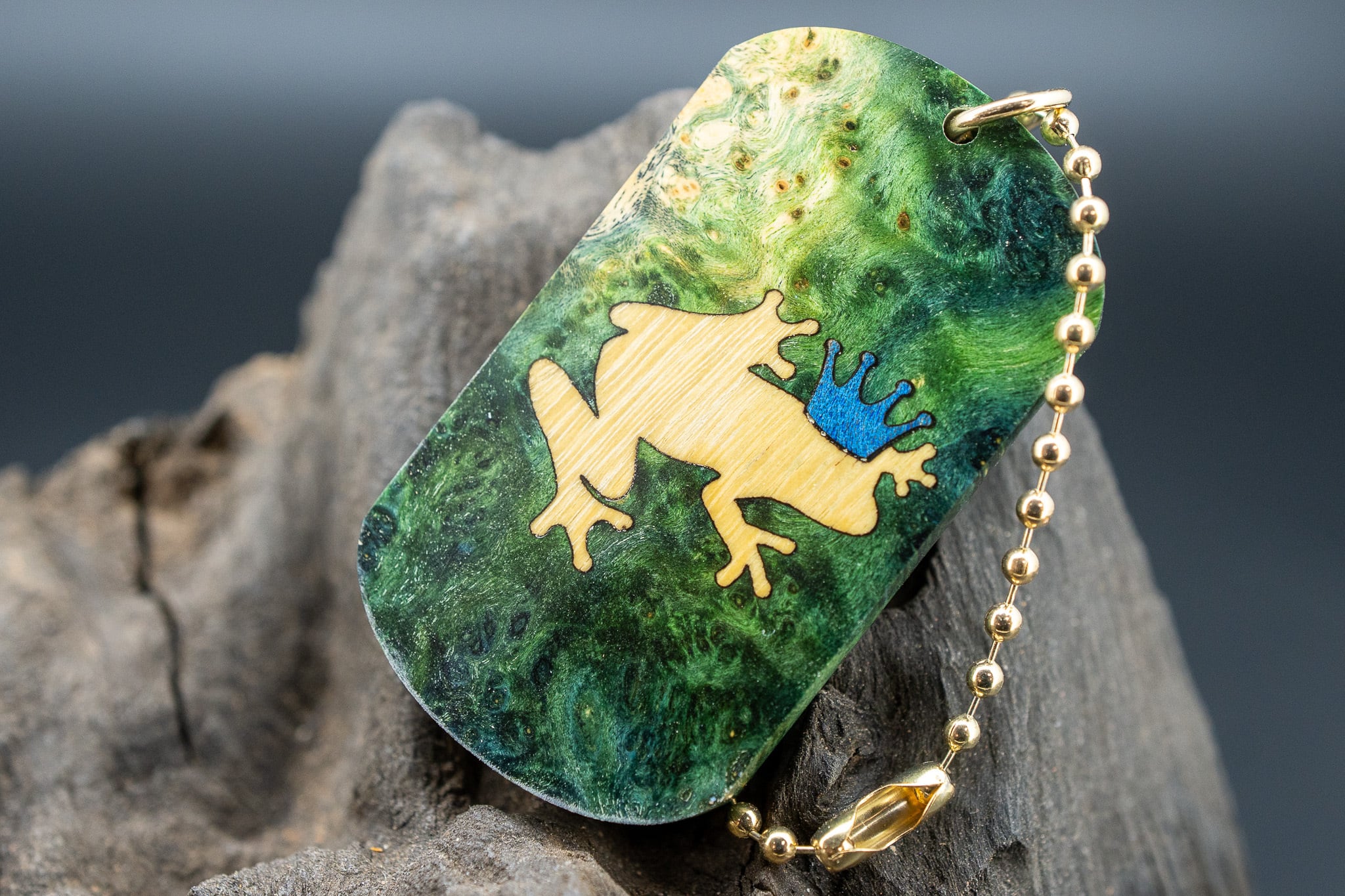 【カナダの象徴】ハードメープル 瘤杢 スタビライズウッド ドッグタグ 象嵌 カエルの王様