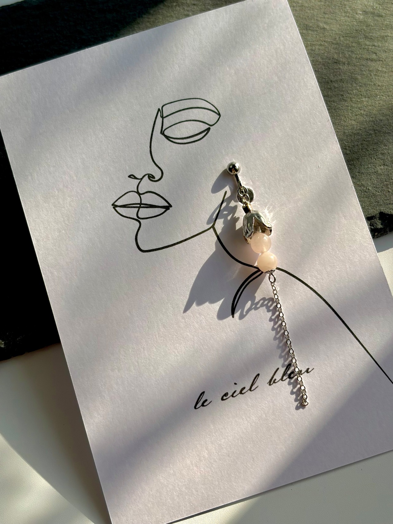 垂れ下がるこの花の実は　ローズクォーツ　ゴールド／シルバー