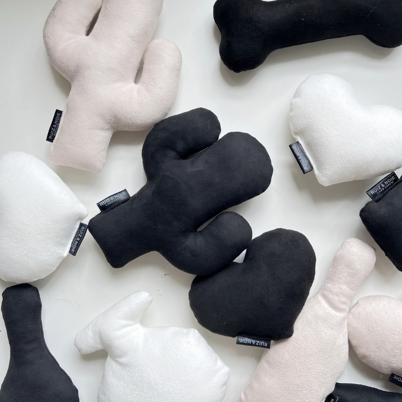 Monotone & Nuance Pet Toy ［black］モノトーン＆ニュアンス ペットトイ［ブラック］