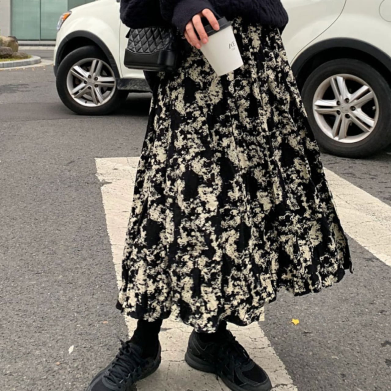 Black patterned pleated skirt S1583