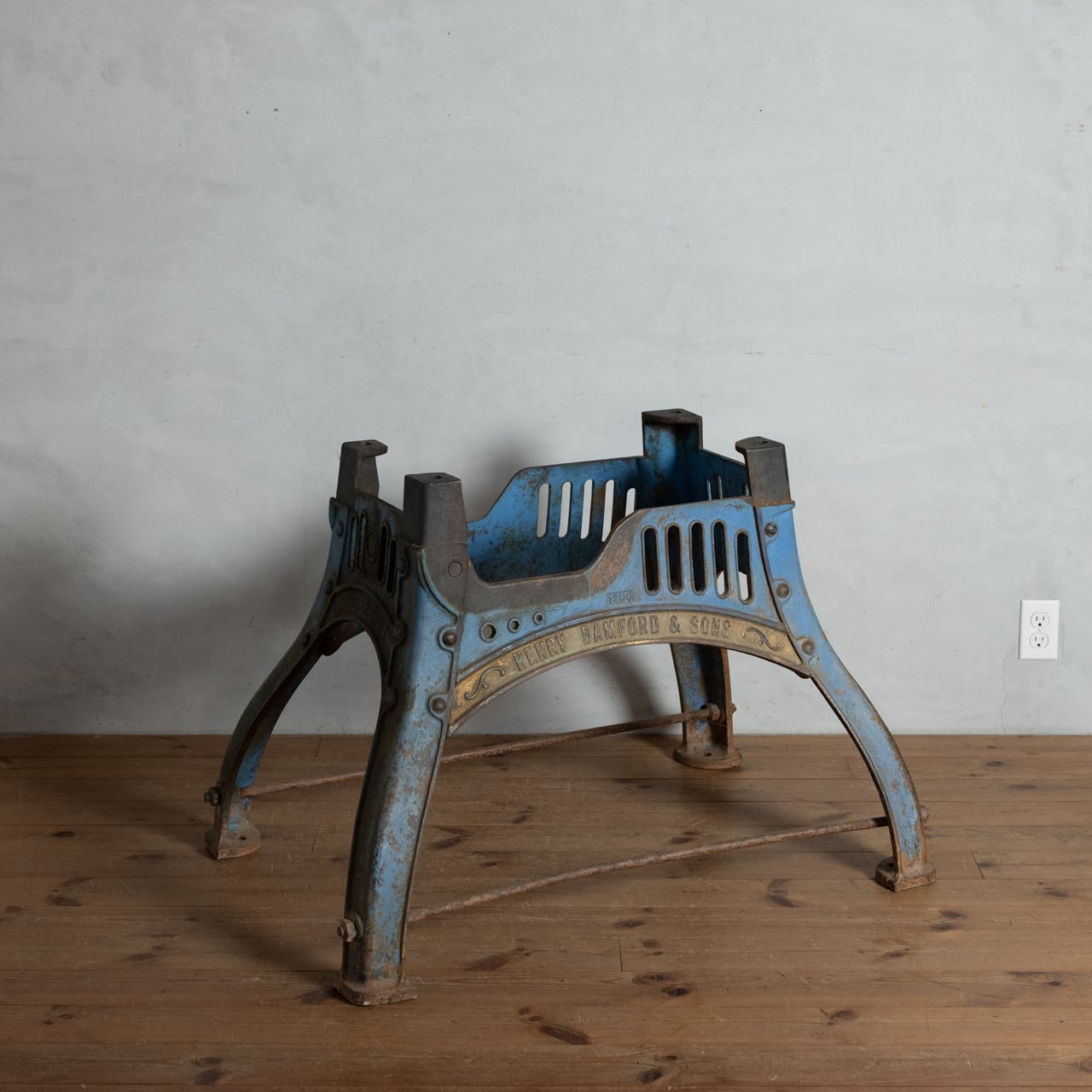 古家具ビンテージ品 ◾️ 鉄脚アイアンフレーム × ラワン材天板 作業台 テーブル Iron Leg / アイアンレッグ 〈テーブルベース・脚