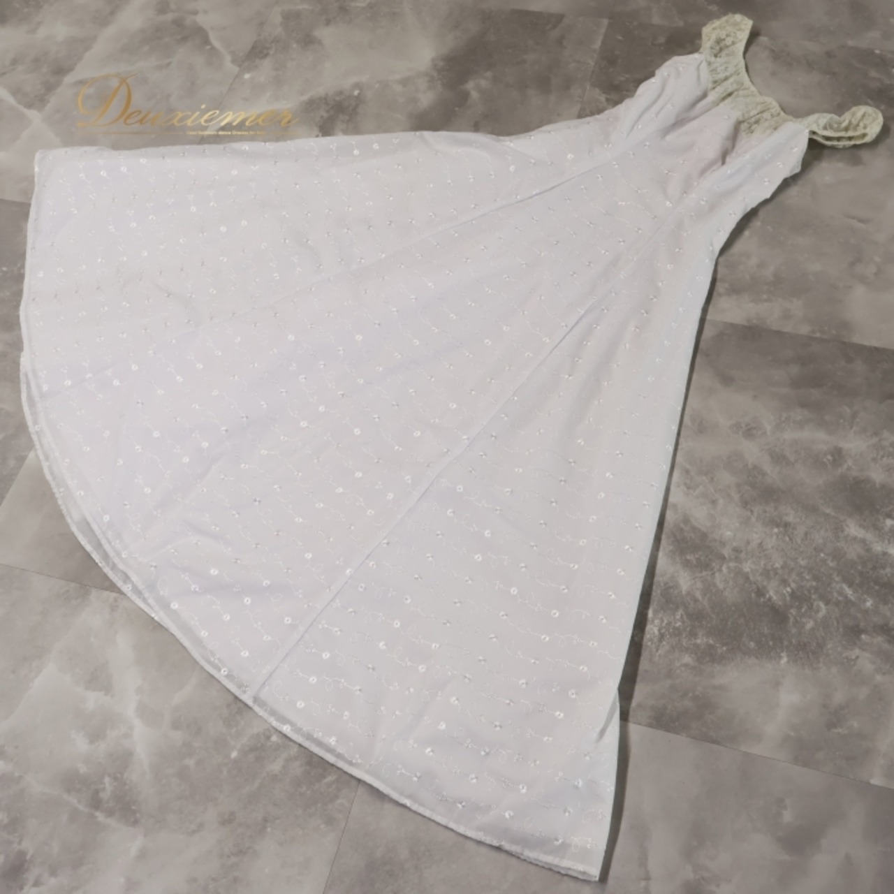 フラダンス 衣装 ワンピース ドレス ホワイト系 CC Fashions ハワイ製 かわいい 刺繍 レース 花柄 フレア ワンカラー オールホワイト ノースリーブ 大人っぽい さわやか 軽やか 上品 透け感 白 フラ ダンス レッスン 練習 フラダンス衣装 ハワイ製 大人用 ドレス ワンピース おしゃれ 衣装 レディース フレアドレス 白ドレス お呼ばれ 刺繍ドレス