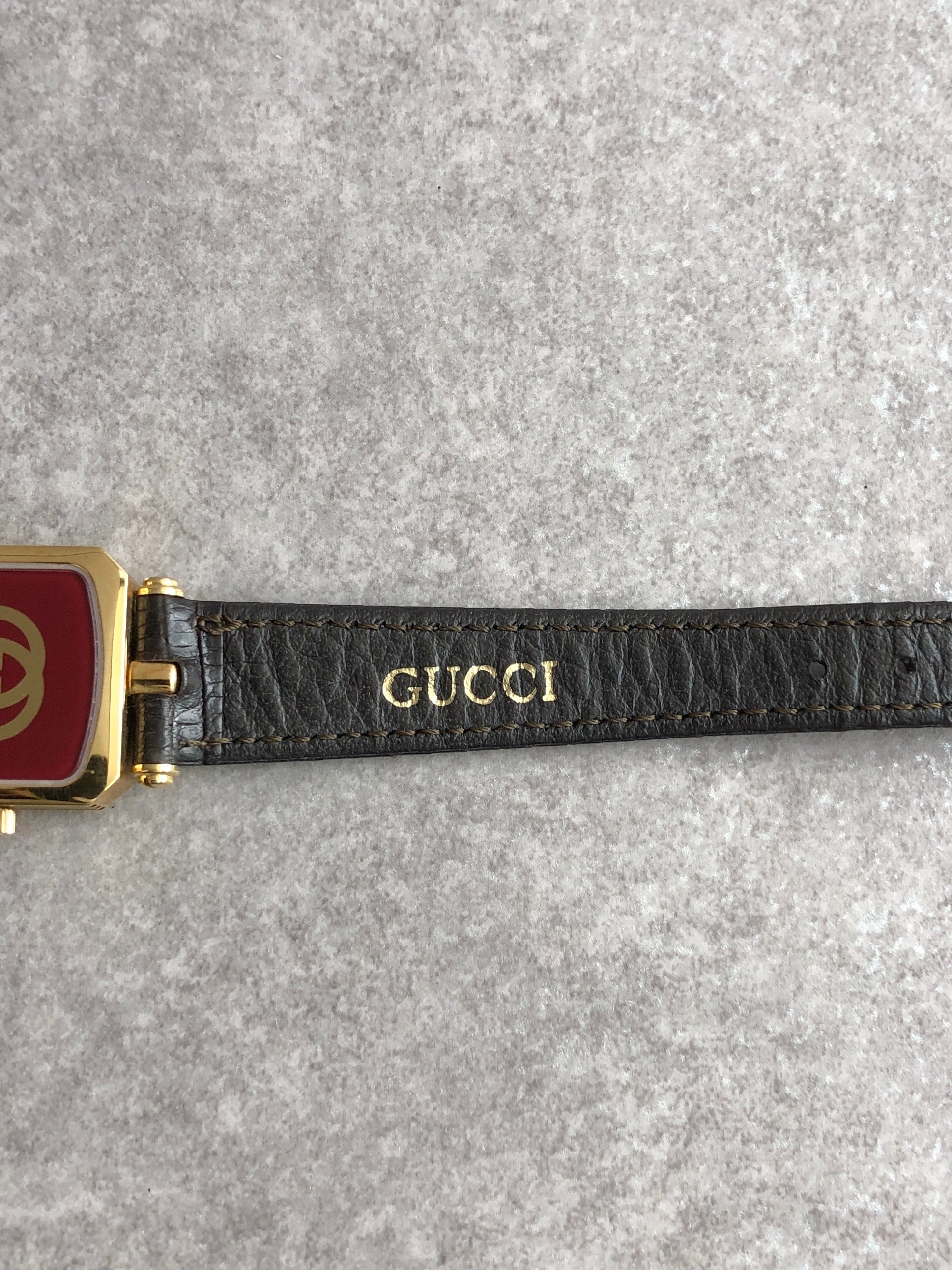 GUCCI グッチ シェリーライン 腕時計 ゴールド×ブラック スクエア