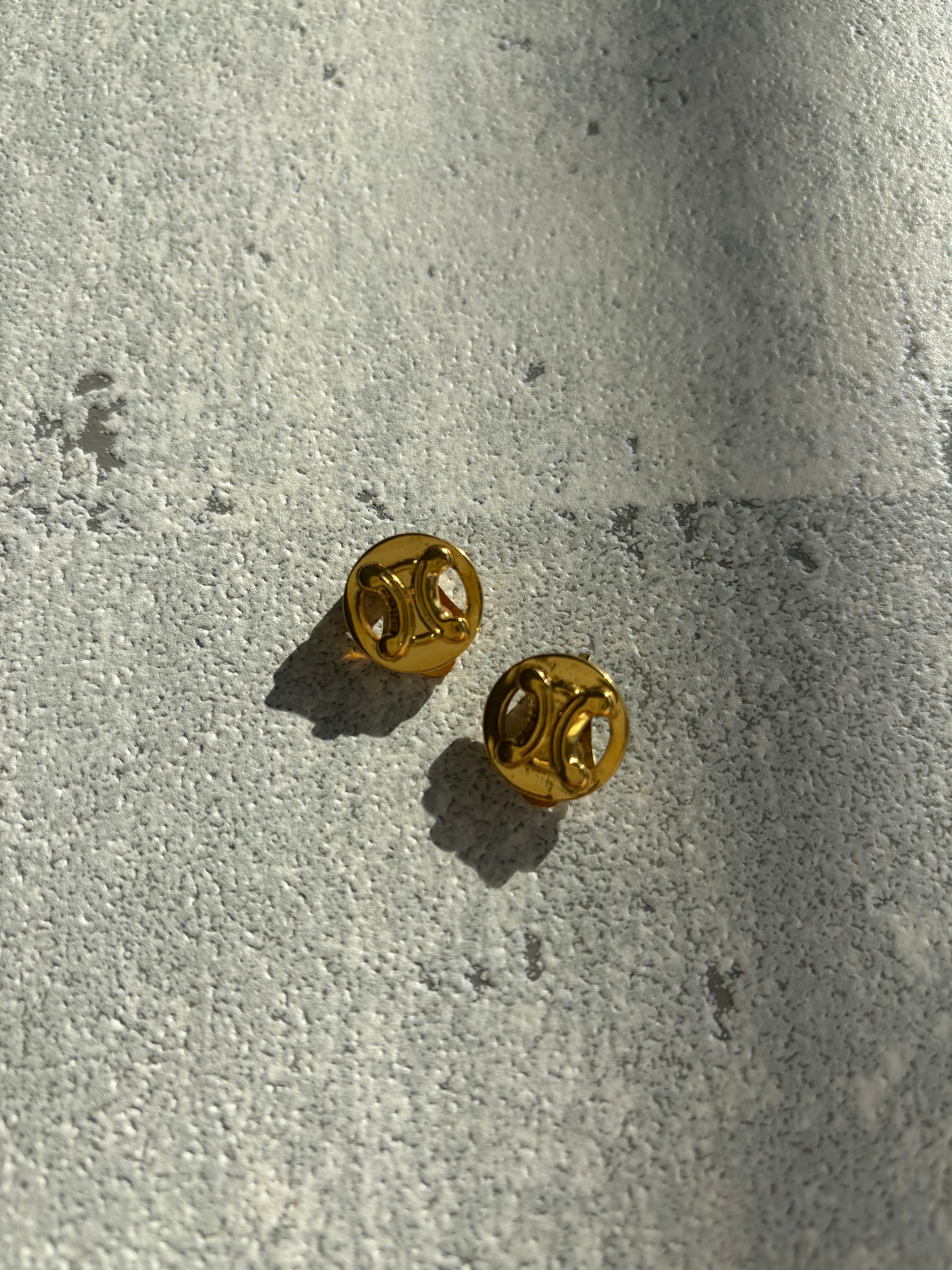 CELINE サークルトリオンフチャーム イヤリング