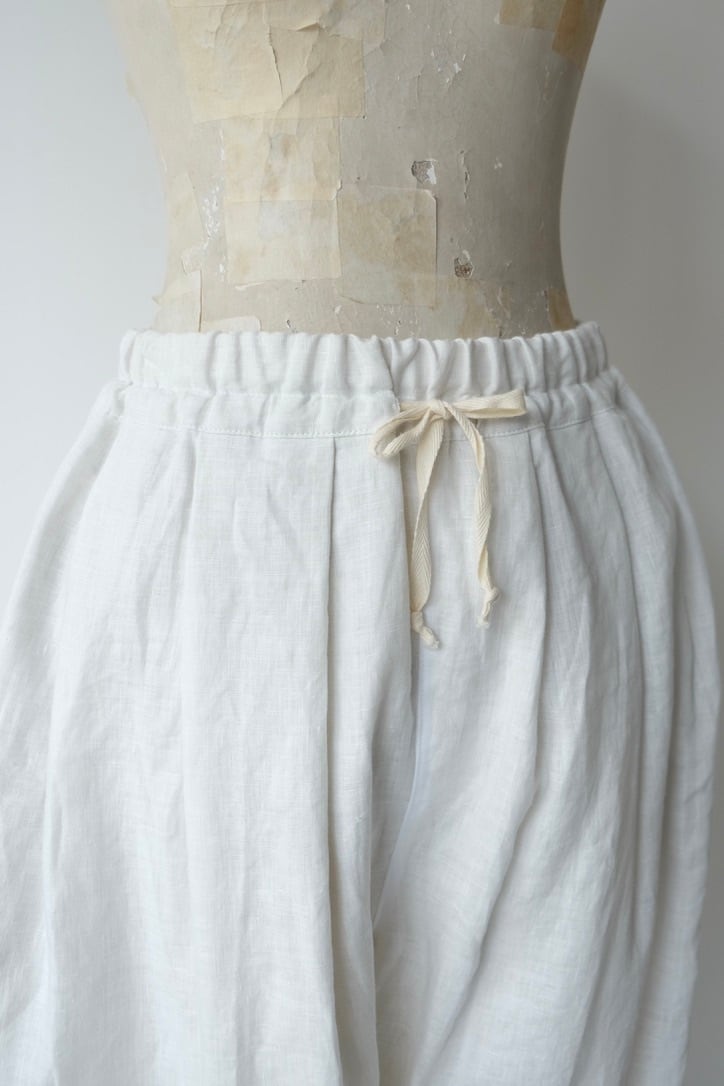 裾フリルリネンイージーパンツ（オフホワイト, ブラック）｜Easy frill