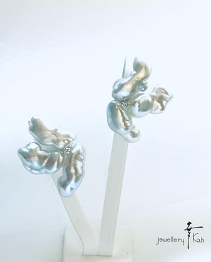 K18 W/G Natural South Sea Pearl Earrings