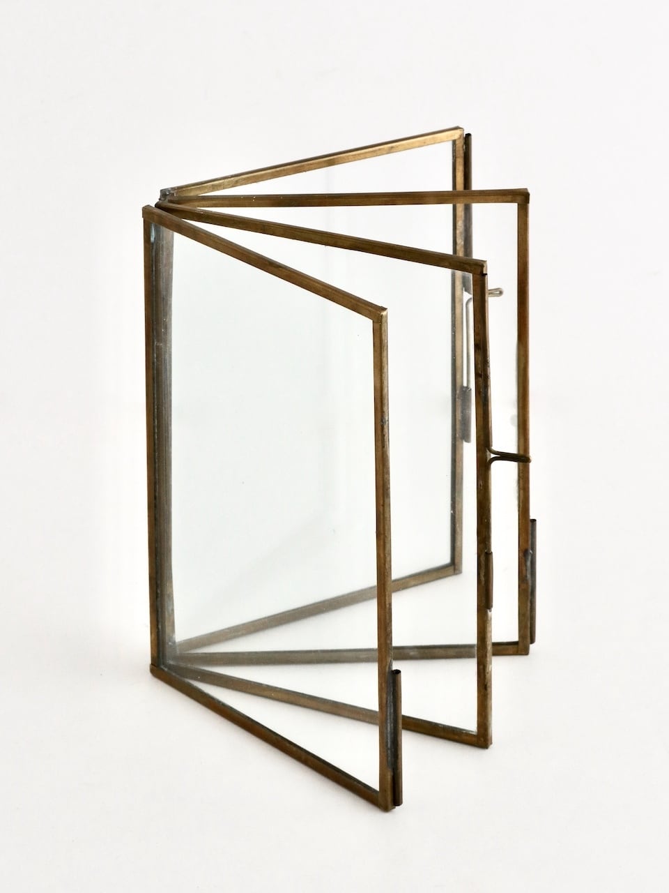 フォルデッドフォトフレーム M ブラス(18cm)|Danta Folded Frame Medium – Brass – NKUKU
