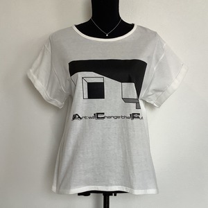 Monochro box ( 白黒の箱 ) ロールアップ Tシャツ オフホワイト